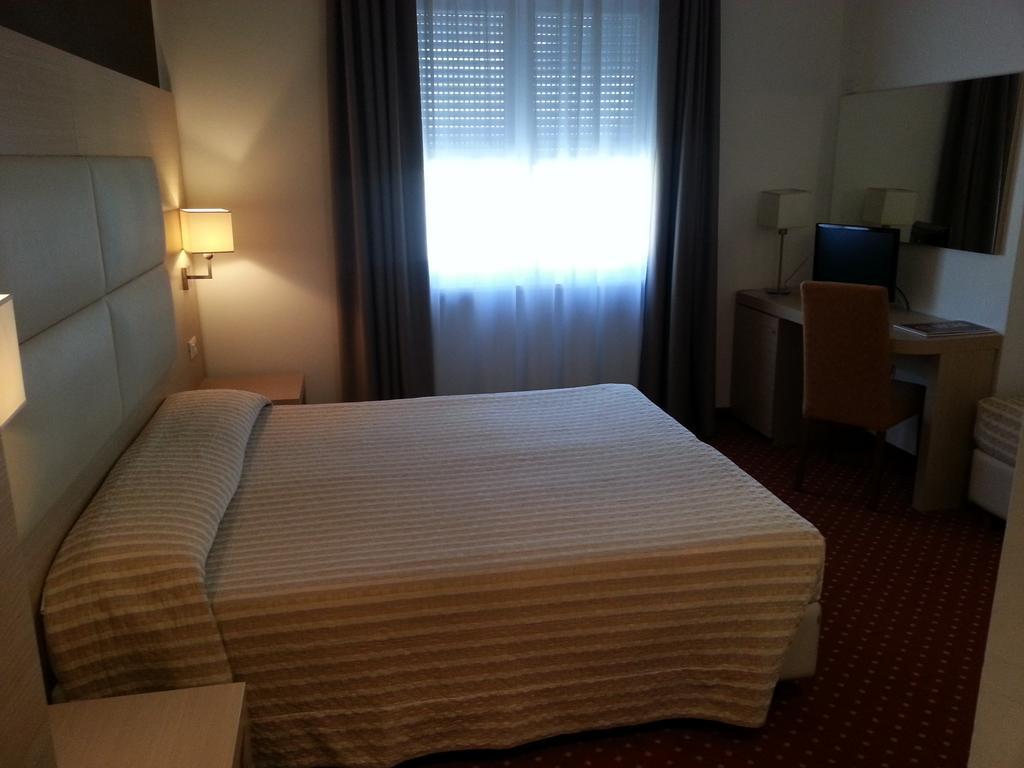 Hotel Regina Bolzano Ruang foto